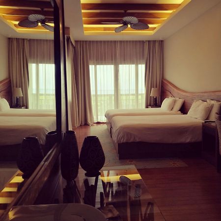 อินทุรา บีช แอนด์ กอล์ฟ รีสอร์ต คูริโอ คอลเลคชั่น บาย ฮิลตัน Hotel เตลา ภายนอก รูปภาพ