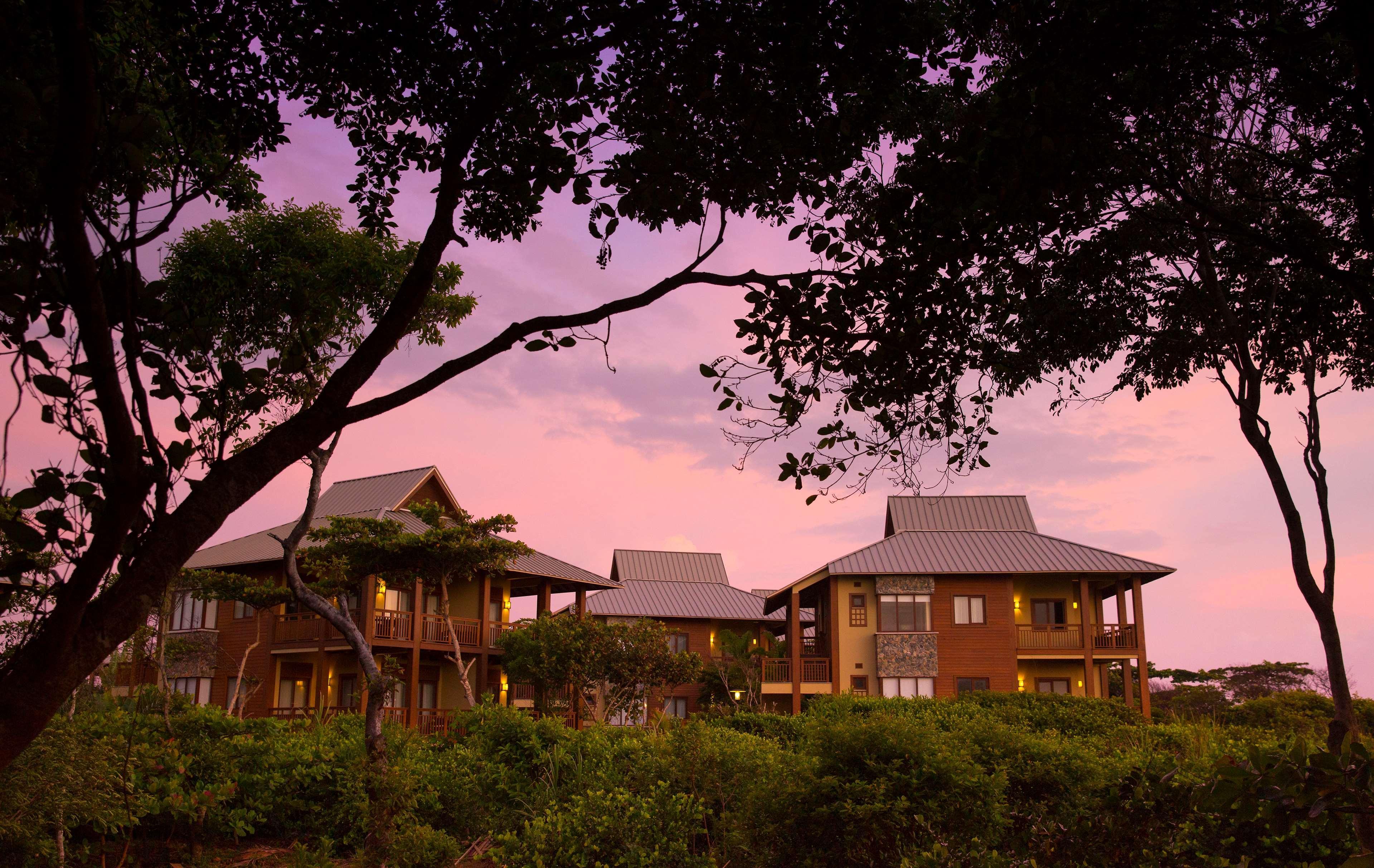 อินทุรา บีช แอนด์ กอล์ฟ รีสอร์ต คูริโอ คอลเลคชั่น บาย ฮิลตัน Hotel เตลา ภายนอก รูปภาพ